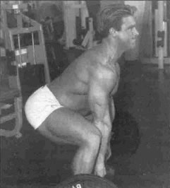 Нижнее положение для становой тяги в стиле "сумо".