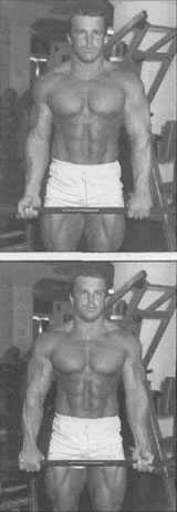 Два вида "разнохвата". Одна рука берётся за хват прямым хватом, другая - обратным.